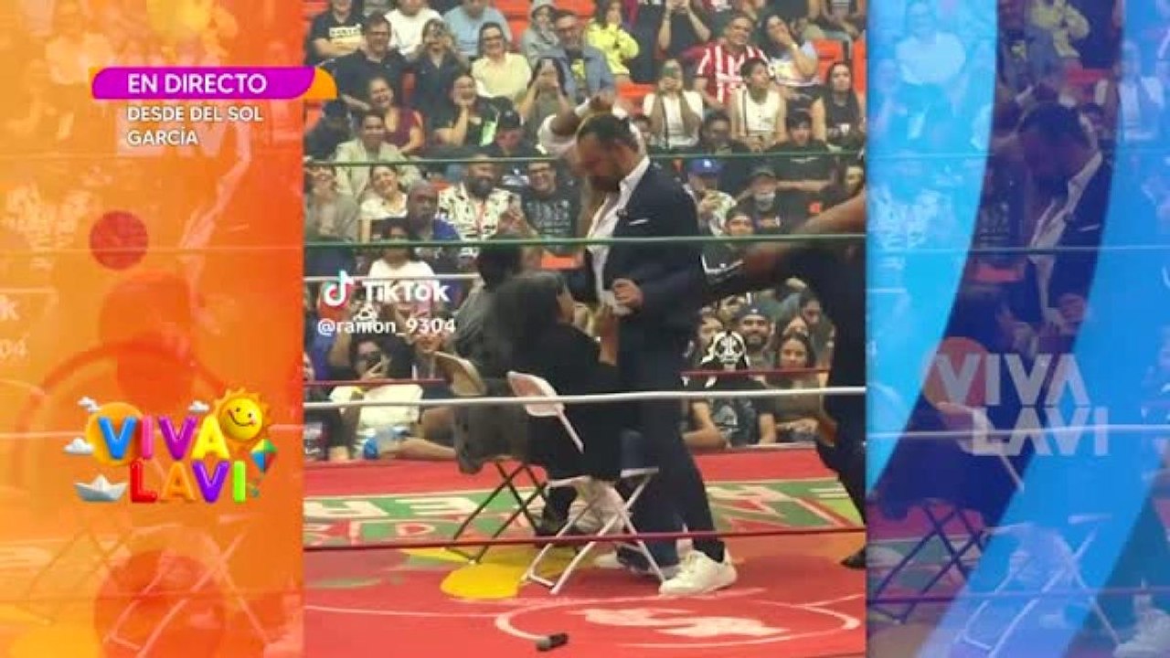 Latin Lover cae sobre fanática mientras le bailaba