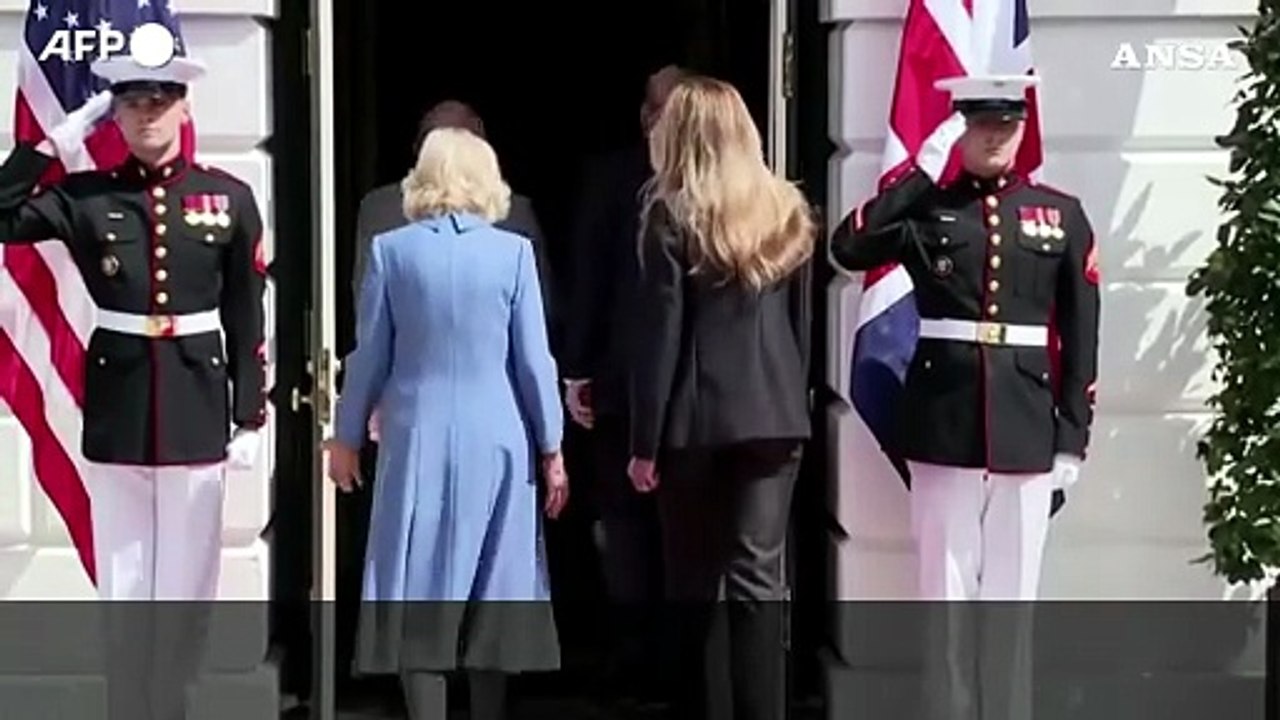Trump saluta re Carlo e Camilla: "Servono piu' persone come loro"