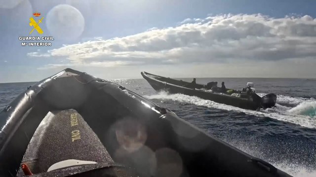 Espectacular persecución de película a una narcolancha con 4.000 kilos de hachís cerca de Punta Umbría (Huelva)
