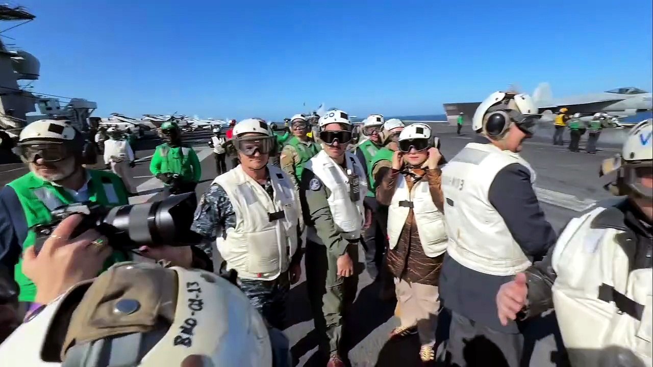 Javier Milei arribó al portaaviones de Estados...