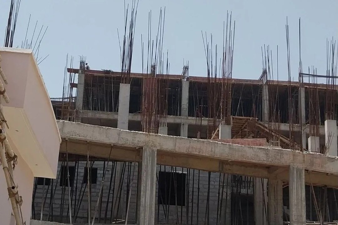 swm news: सुरक्षा मानकों की उड़ रही धज्जियां: ज...