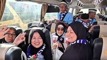Cegah Dehidrasi saat Cuaca Panas, Petugas Siapkan Payung dan Semprotan Air