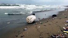 Sakarya'da kuru yük gemisi fırtınaya yakalandı karaya oturdu