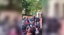 Il primo Maggio a Torino finisce con gli scontri, la battaglia per riconquistare il cortile dell'Askatasuna