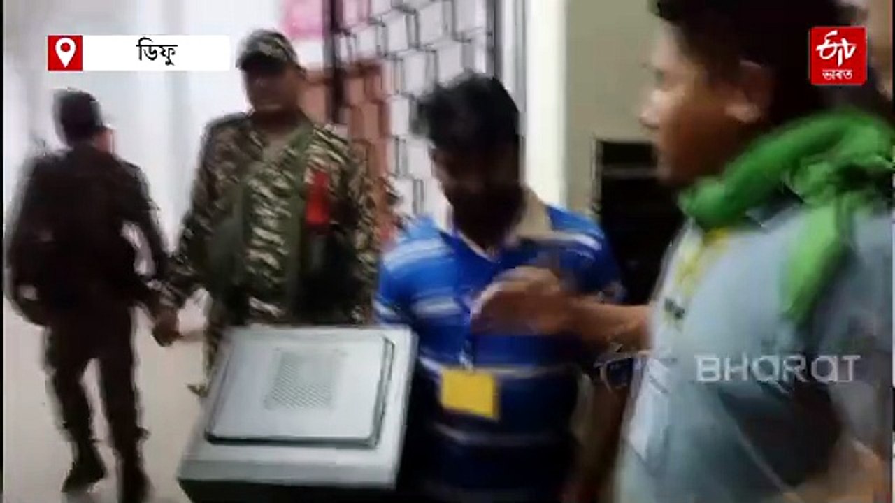 ষ্ট্ৰং ৰূমত তিনি যুৱকৰ প্ৰৱেশক লৈ নিশা উত্তপ্ত ডিফু, তিনি যুৱকক আটক