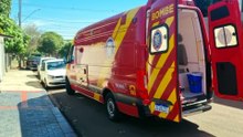 Queda de telhado deixa homem de 53 anos com fraturas no Bairro Floresta, em Cascavel