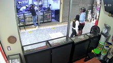 Grand Theft #Lima: #CCTV Shows Full #Jewelry #Store Heist