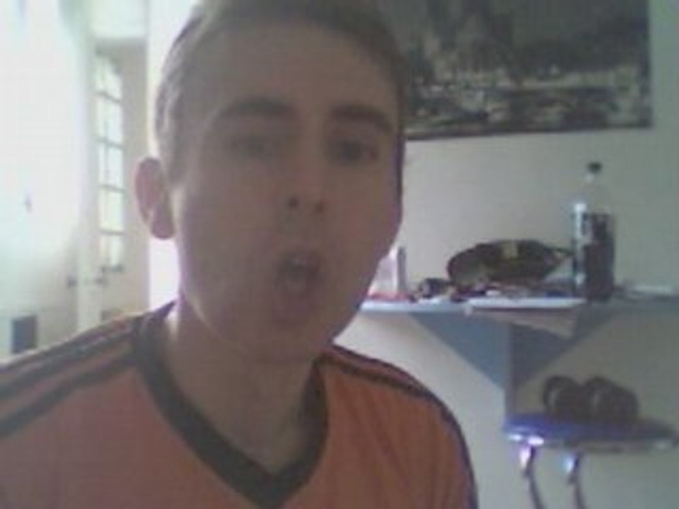 Wiwi massacre "Il a suffi d'une chanson d'amour"