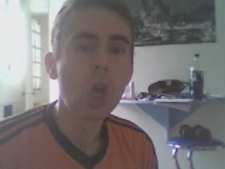 Wiwi massacre "Il a suffi d'une chanson d'amour"