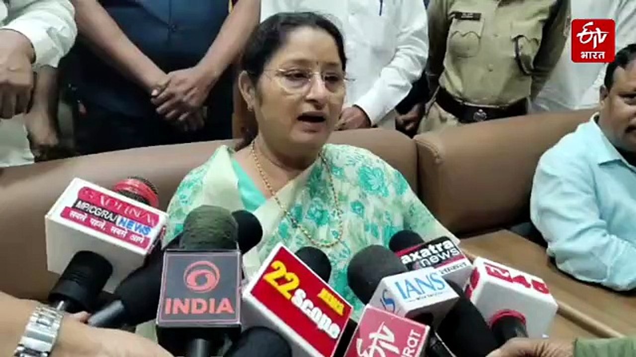 कोडरमा के रेलवे स्टेशनों पर यात्री सुविधाओं में होगा इजाफा, मंत्री अन्नपूर्णा देवी ने डीआरएम के साथ की बैठक