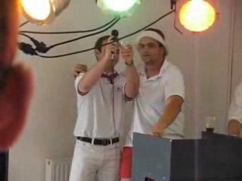 Greg et Juju chantent