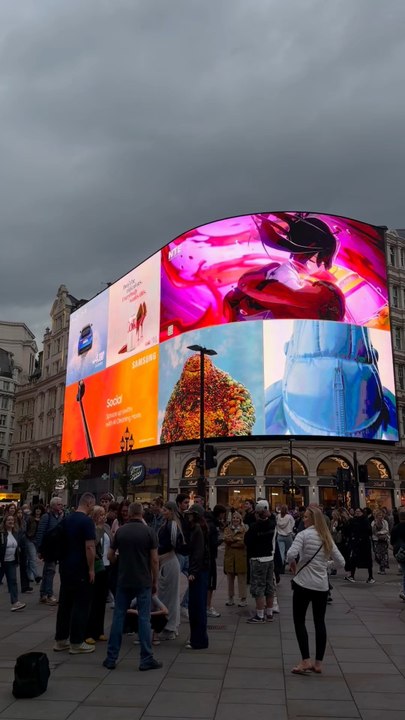 Piccadilly Circus at night 🇬🇧✨Lights everywhere, pure London energy.Feels like the city never sleeps 🔥