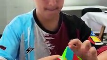 De 3 a 10 segundos: los tiempos que asombran en el torneo de cubo Rubik y el sueño de “romper un récord nacional”  (2)