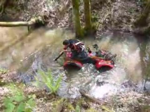 Vince en quad dans l'eau
