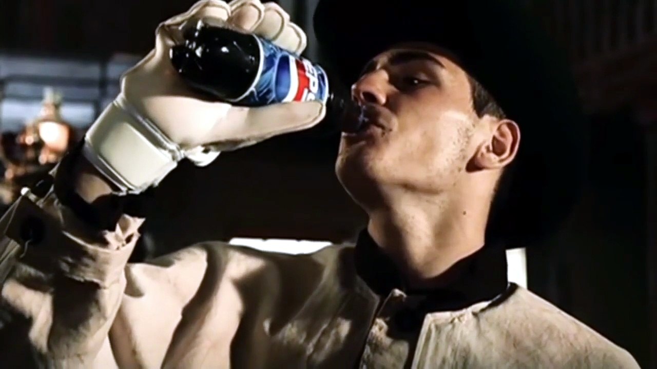 Manchester United vs Real Madrid Wild West Football Shootout - Pepsi Commercial