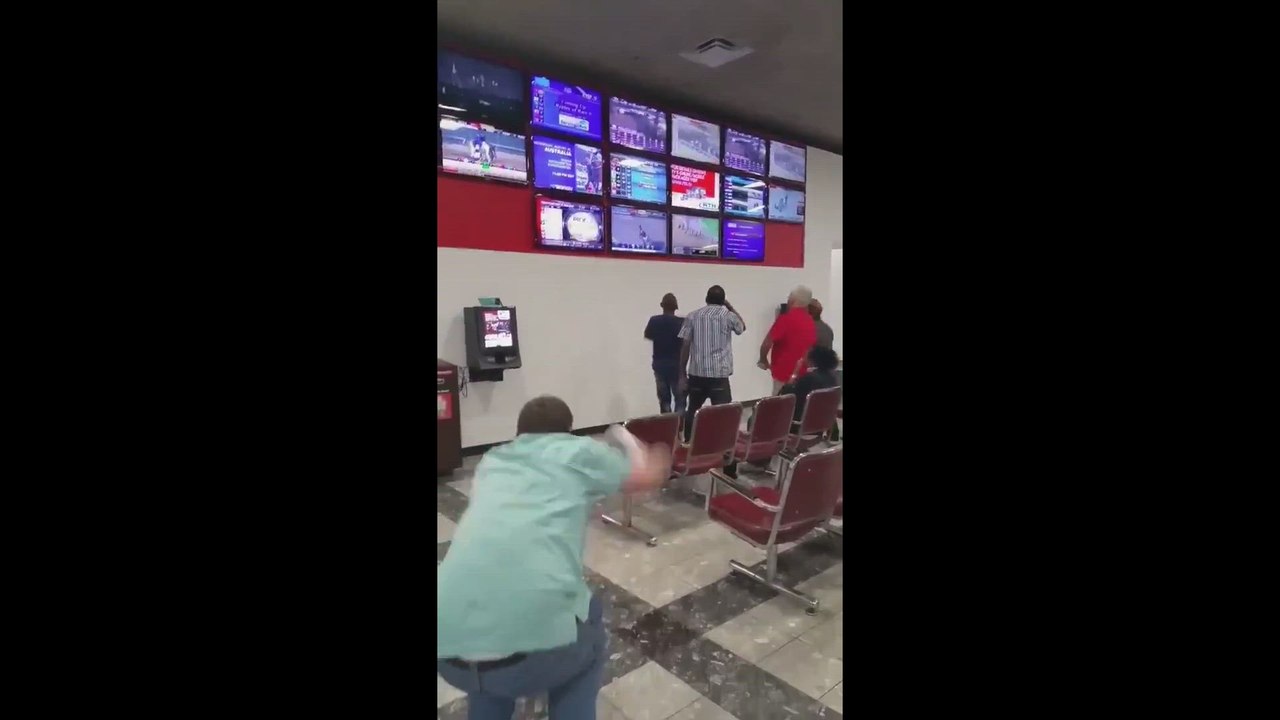 The KENTUCKY DERBY fan in the MINT GREEN who completely lost it | the VIRAL MELTDOWN nobody expected