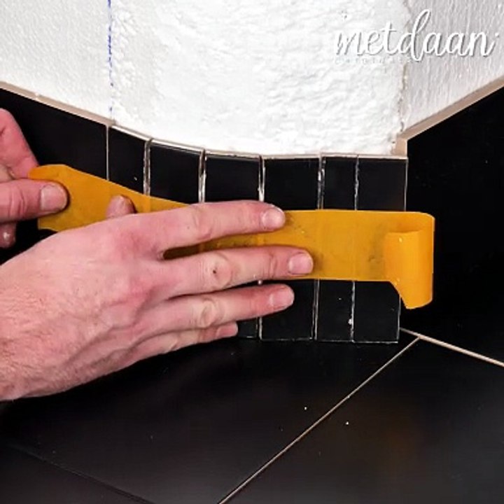 Accurate trimming for tiles in a curved wall! 💡
