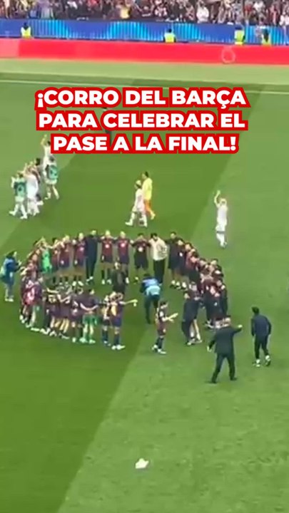 El corro del staff y jugadoras del Barcelona celebrando el pase a la final