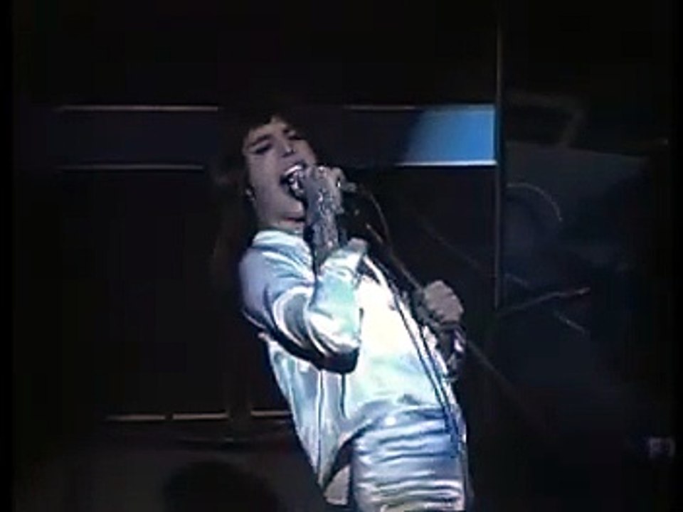 Fairy Mercury performing Queen's Spread Your Wings
