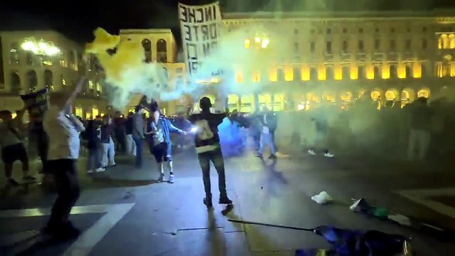 L'arbitro fischia la fine di Inter-Parma e in piazza Duomo esplode la gioia