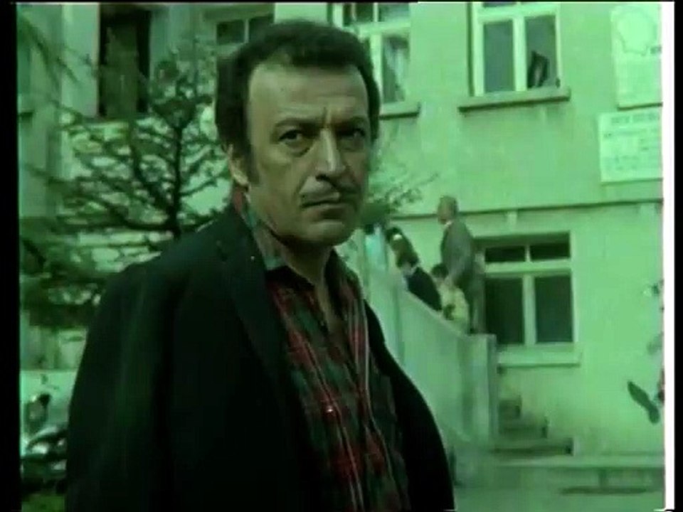 Arkadaşlık Öldü mü_ Türk Filmi _ Murat, Dilek_in Zorlamasıyla Soyguna Karışıyor