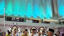 Heboh Video Menpar Diduga Pakai Sepatu Masuk Masjid Raya Sumbar, Emang Boleh?