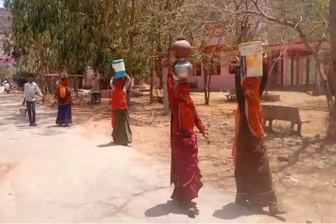 swm news: नीमली खुर्द में पेयजल टंकी बनी शोपीस: महिलाएं दूर-दूराज से मटके ढोने को मजबूर