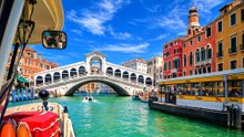 This Venice Boat Ride Feels Like a Dream