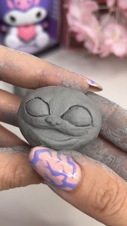 J’essaye de faire le tigre de KDH en argile?? Franchement j’trouve que ça rend pas mal pour l’instant 🤭#kpopdemonhunter #argileautodurcissante #sculpture #claytok #huntrix @NetflixFR @Sony Pictures France