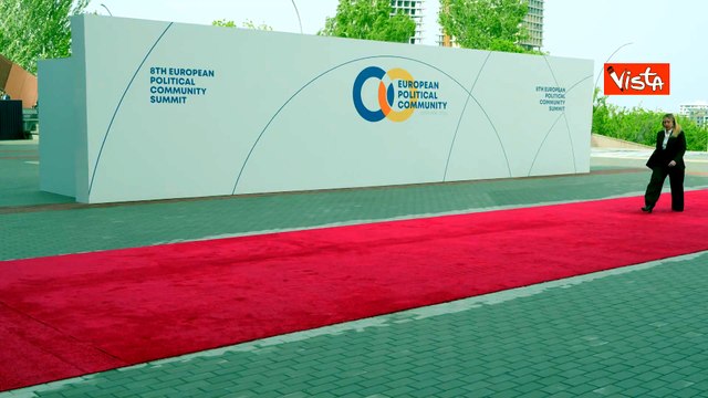 L'arrivo di Meloni al vertice della Comunità Politica Europea in Armenia