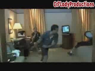 Nani playing capoeira (EXCLUSIVE EURO 2008 VIDEO)