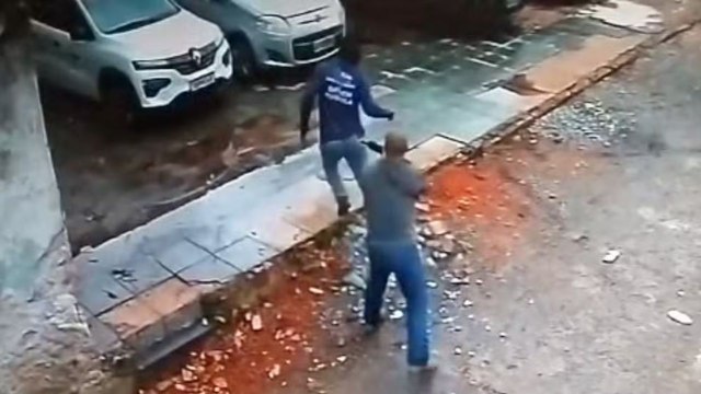 Policiais invadem depósito da Prefeitura, agridem funcionários e resgatam veículo após show da Shakira
