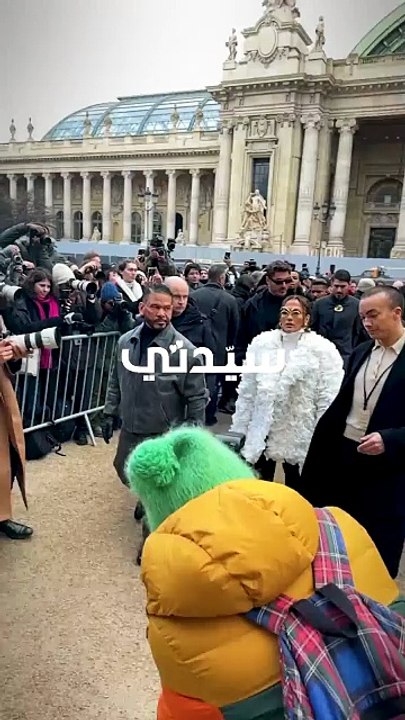 Zendaya And Jlo At Schiaparelli Couture Show 1