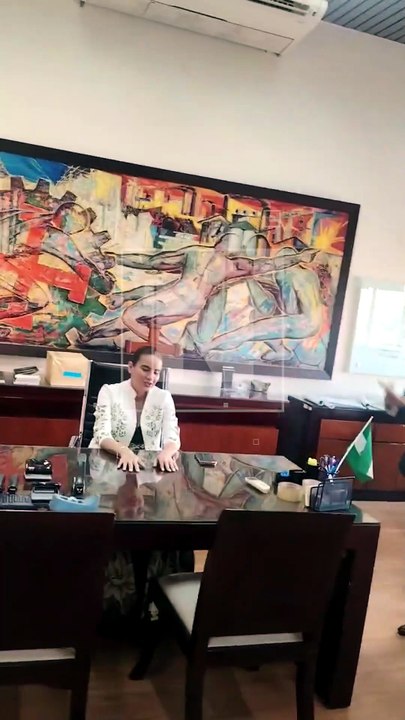 Así llegó Paola Aguirre  a su despacho