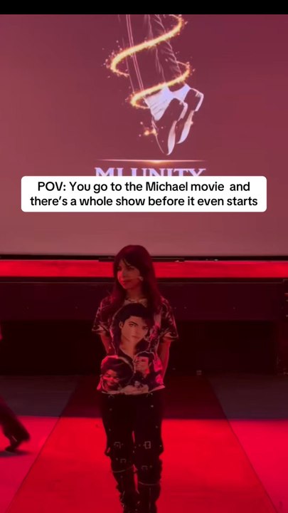 Michael Jackson fan show right before the movie started! 🕺🏻🎵