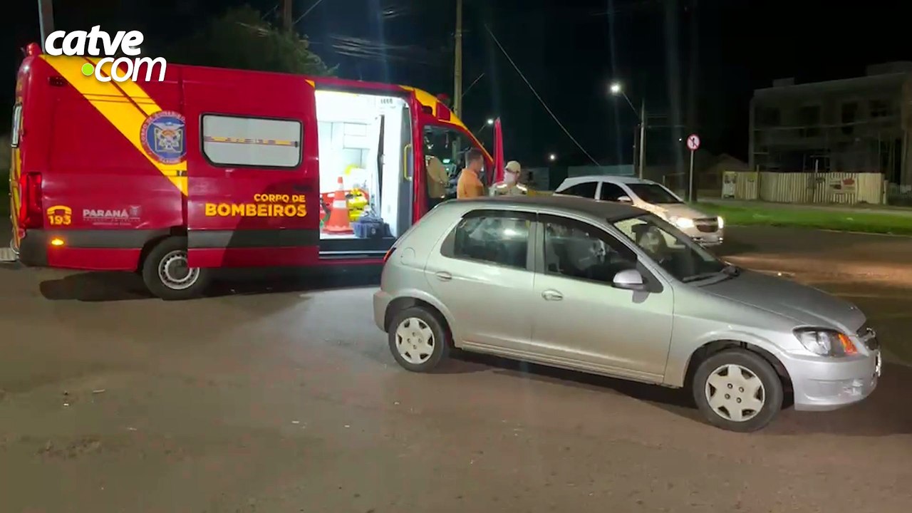 Homem fica ferido em acidente entre carro e moto na Avenida das Pombas