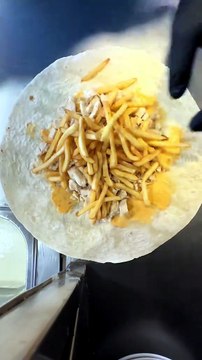 French Tacos Gratiné Cheddar Viande Escalope & Sauce Gruyère & Frites #BR3 #Tacos #Food #Foodies #Foodie