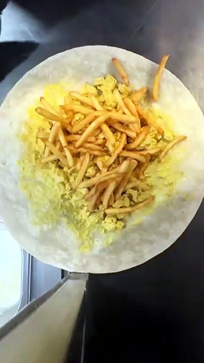 French Tacos Gratiné Poulet Viande Escalope Sauce Curry & Frites & Sauce Gruyère #BR3 #Tacos #Food #Foodies #Foodie