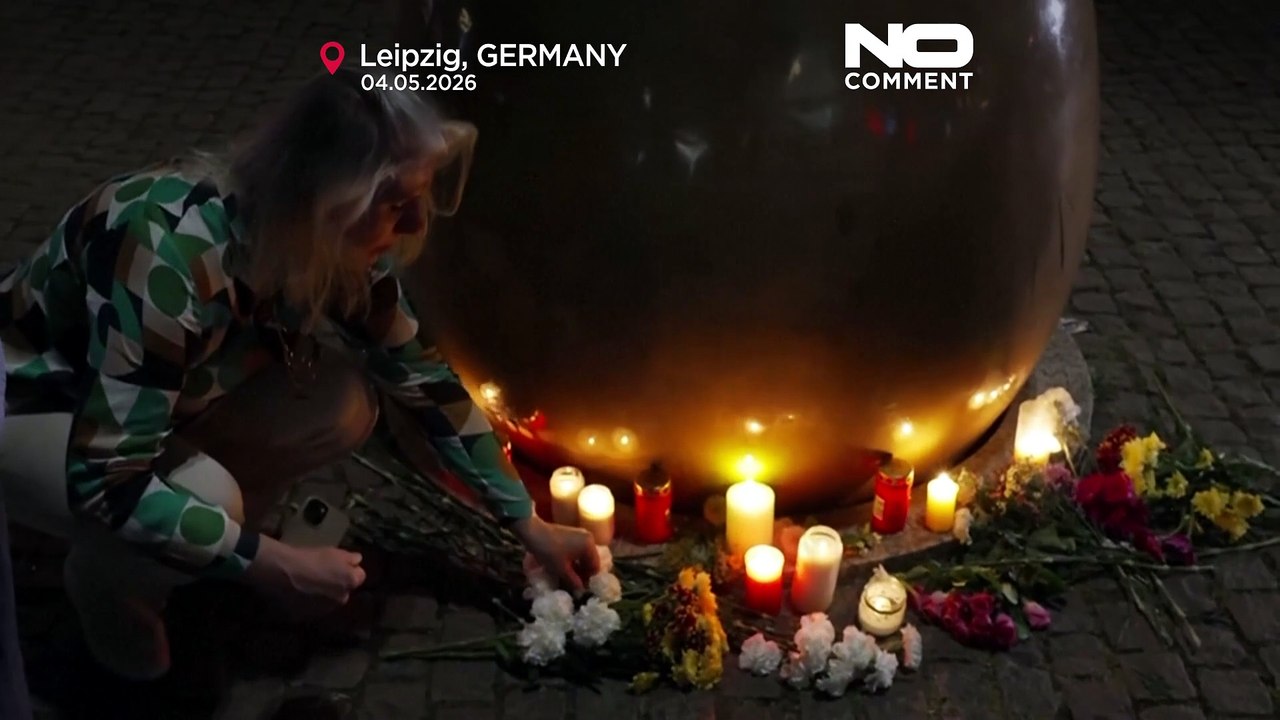 Trauernde legen Blumen und Kerzen in Leipzig nach tödlicher Amokfahrt nieder