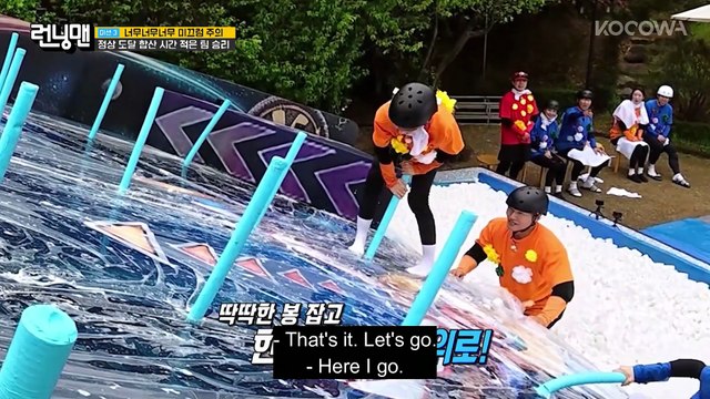 Somi Pushes Chungha Down the Hill Running Man EP801 KOCOWA+