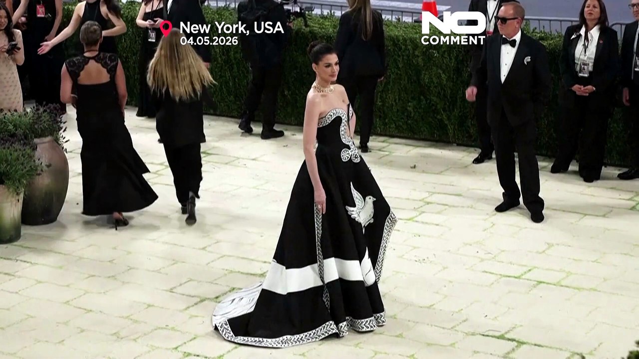 Anne Hathaway, Emily Blunt et Serena Williams sur le tapis rouge du Met Gala