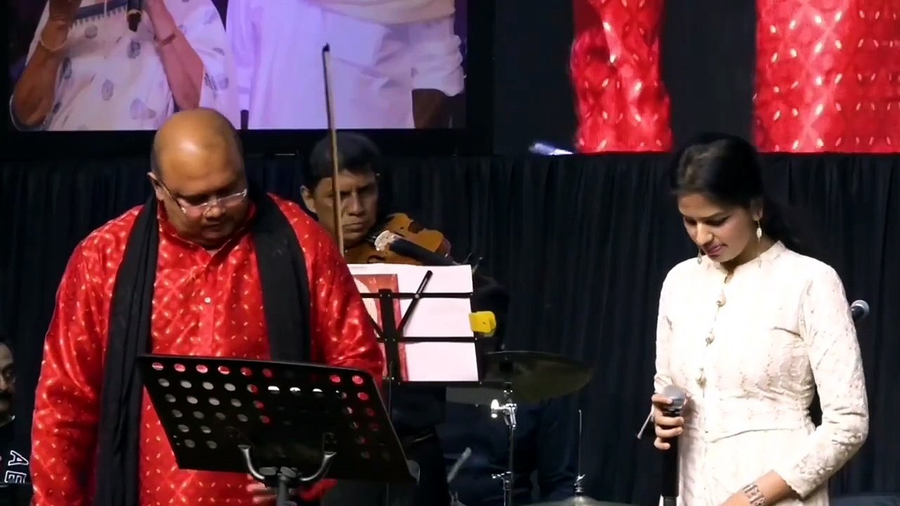 Aate Jate . gull saxena live singing