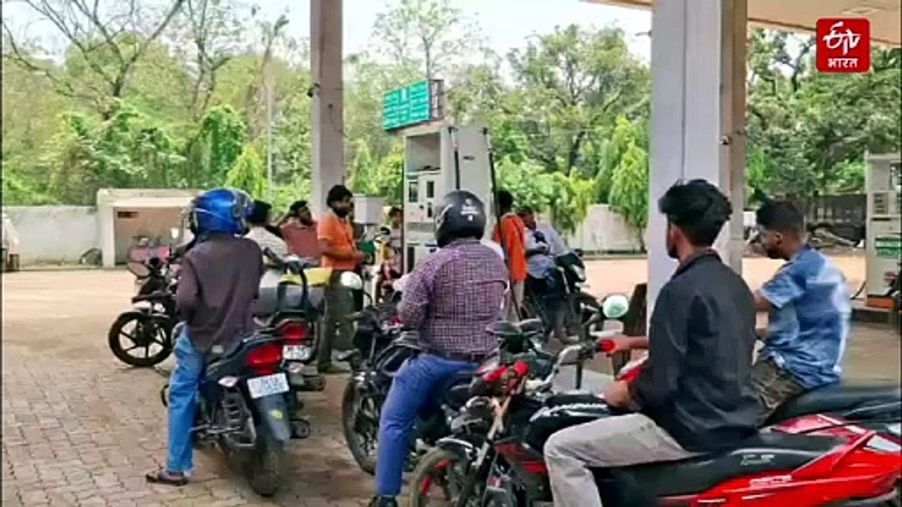 पाकुड़ में वाहन चालक लगा रहे पेट्रोल पंप के चक्कर, सौ रुपये से ज्यादा का नहीं दे रहे पेट्रोल, कई पंप हुए बंद