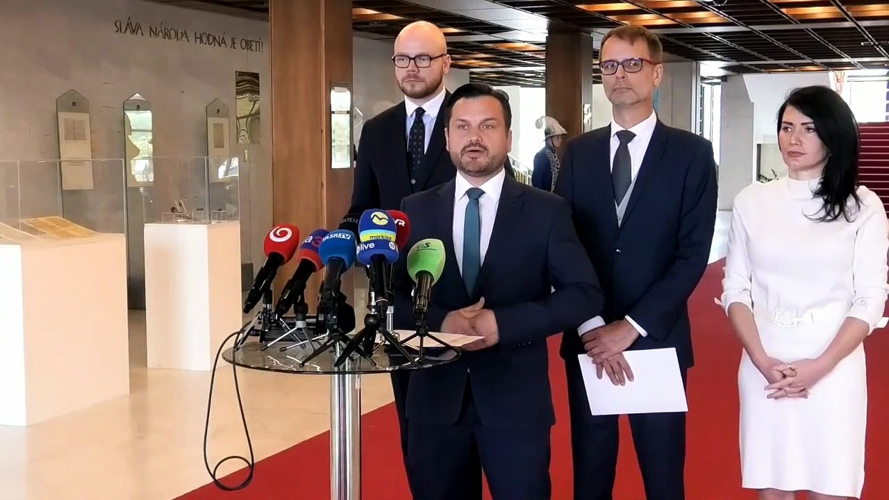 ZÁZNAM: Opozícia navrhuje oslobodenie samospráv od najprísnejších sankcií dlhovej brzdy