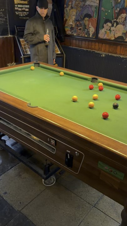 Pool game at The Good Mixer 🎱🇬🇧Legendary spot, pure London vibes.Playing where icons used to hang out ✨