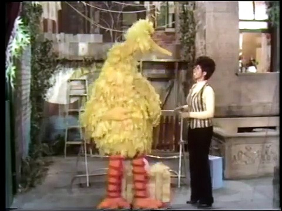 Sesame Street S01E093 (Episode 0093) - Touching Up the Mural