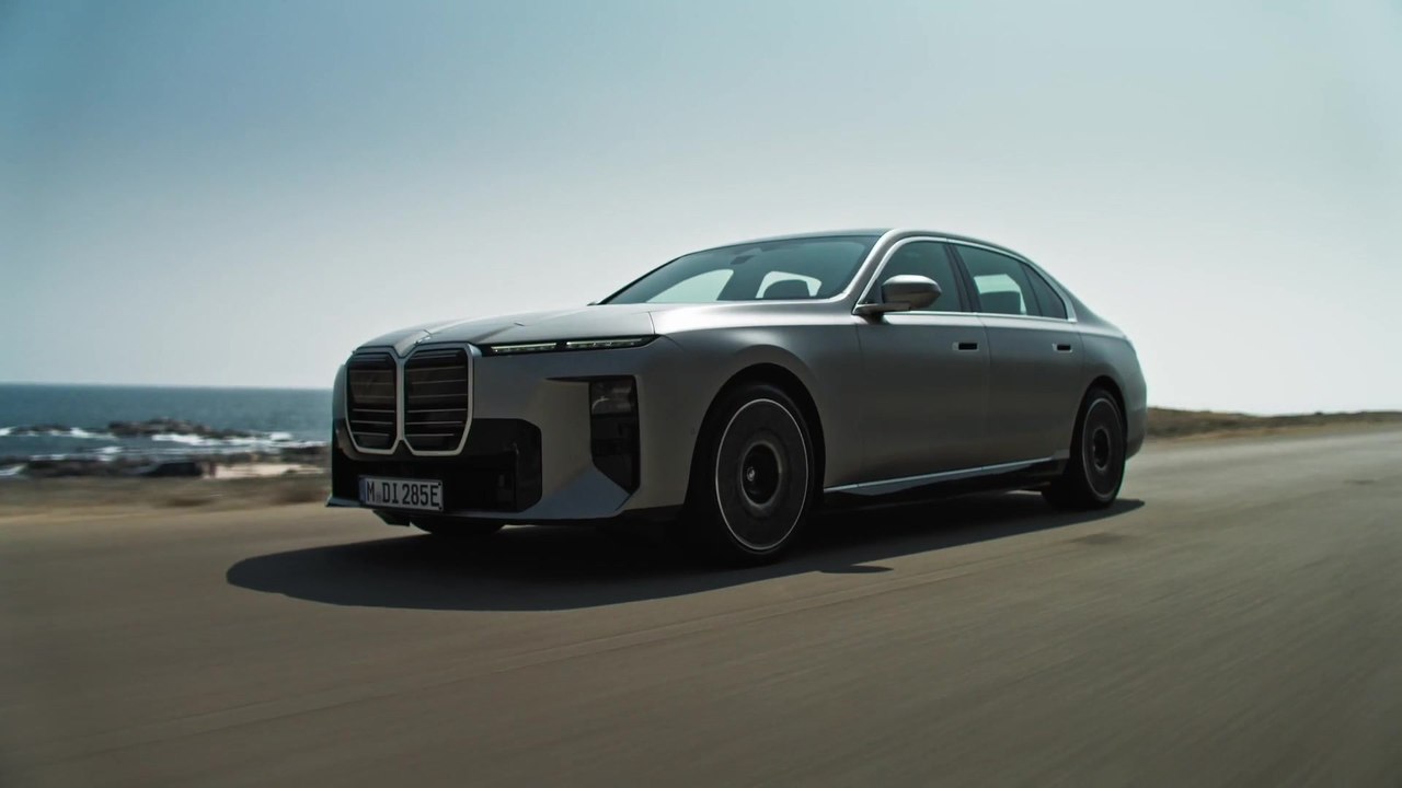 Der neue BMW 7er - BMW Panoramic iDrive und neuer BMW Passenger Screen eröffnen neue Dimensionen bei Unterhaltung und Information