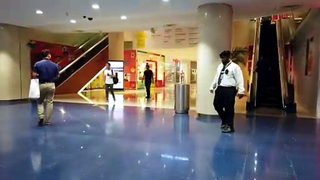 Exploring Singapore Downtown: Suntec City to Ma...