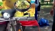Street vendor breaks down as officials seize cooking setup 😔