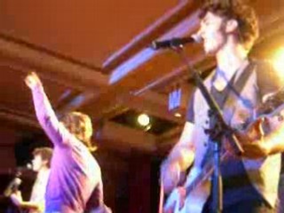 Showcase Privé, Jonas Brothers - Hold On